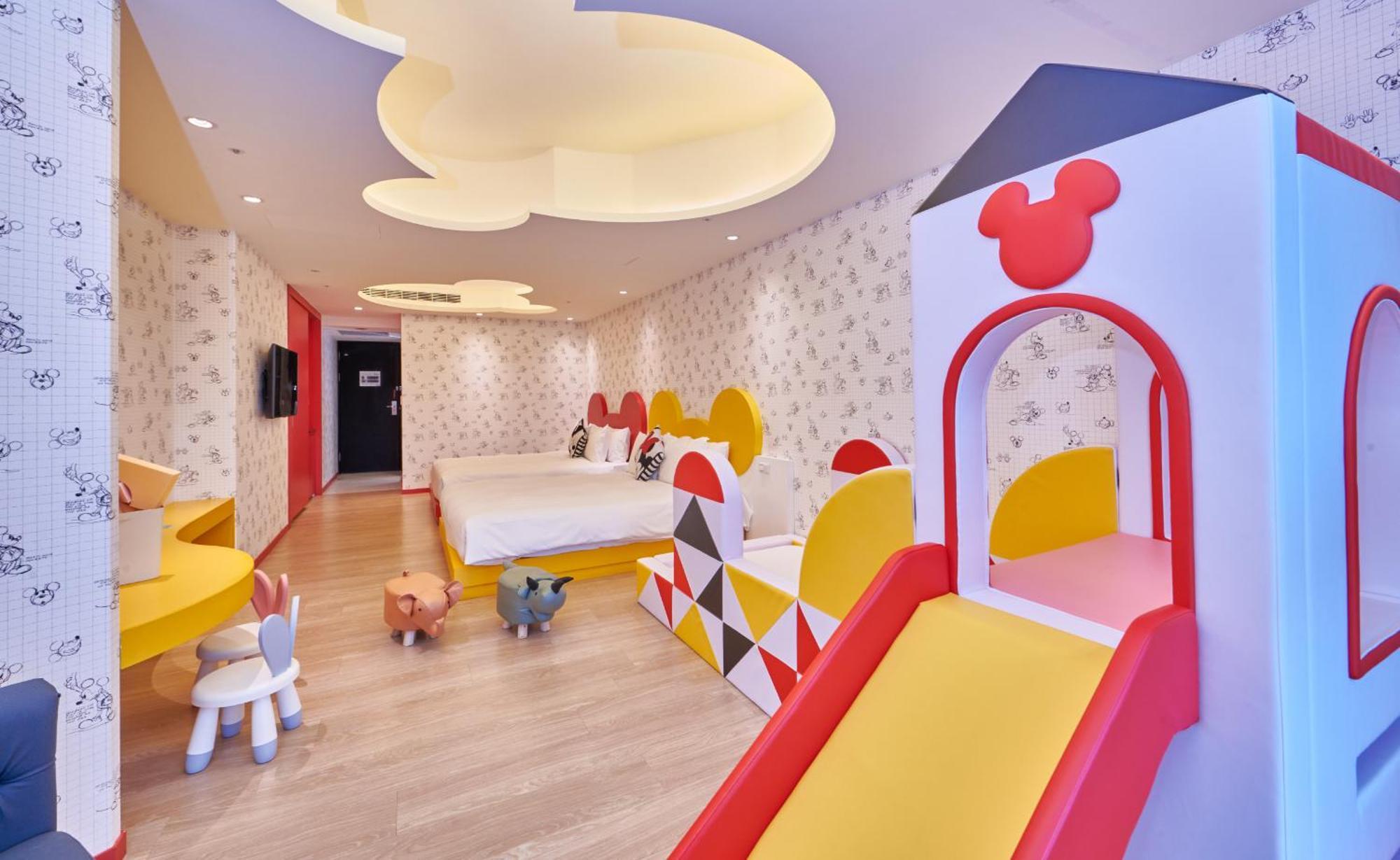แกรนด์ เบย์ รีสอร์ต Hotel ย่านเมืองเก่าเฮ้งชุน ภายนอก รูปภาพ A Disney themed room at the hotel
