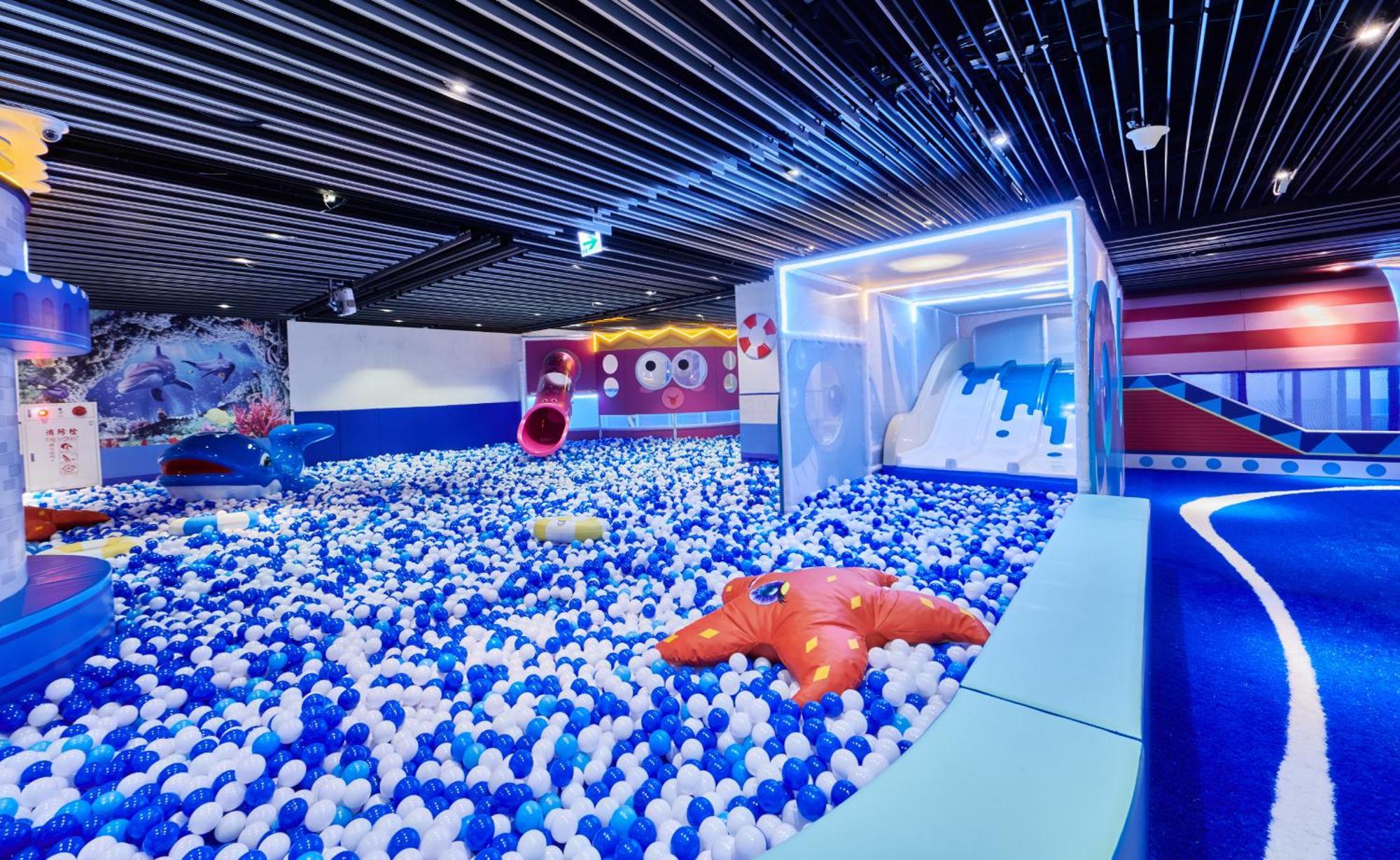แกรนด์ เบย์ รีสอร์ต Hotel ย่านเมืองเก่าเฮ้งชุน ภายนอก รูปภาพ Ball pit at the DreamWorks-themed area