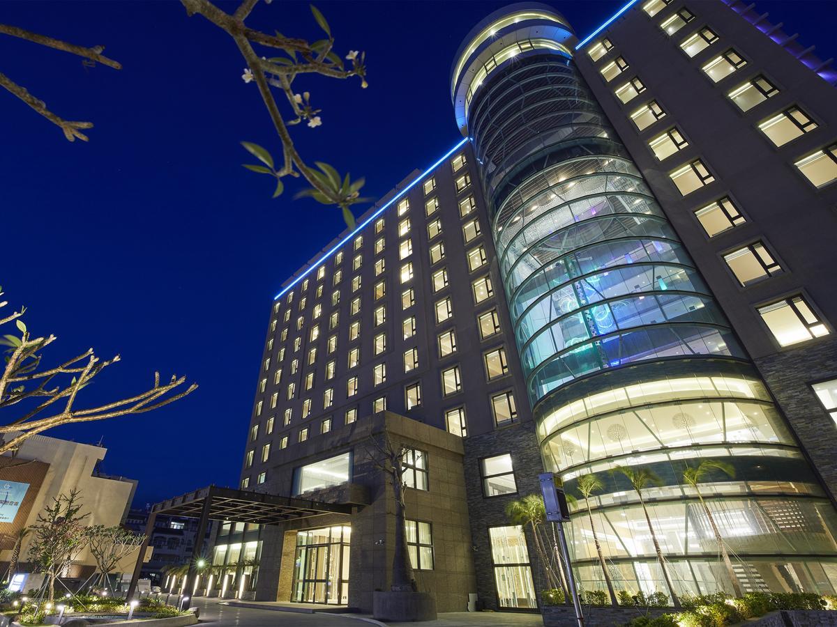 แกรนด์ เบย์ รีสอร์ต Hotel ย่านเมืองเก่าเฮ้งชุน ภายนอก รูปภาพ The hotel at night