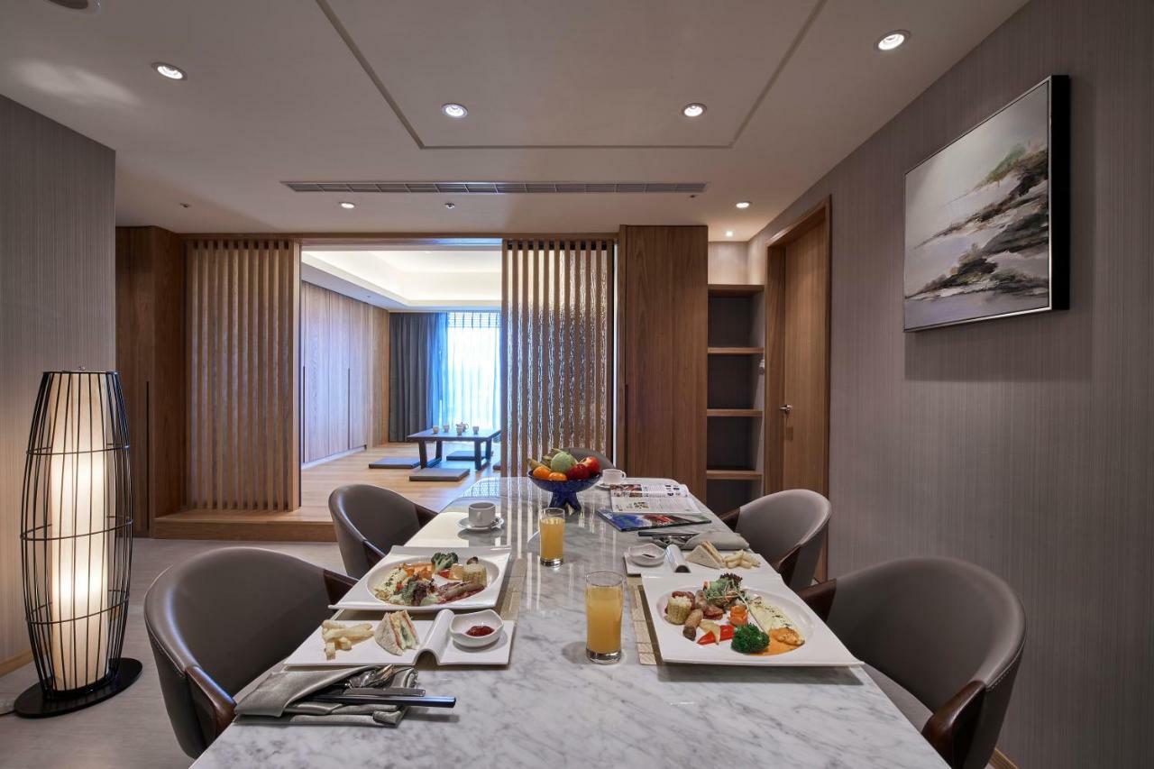 แกรนด์ เบย์ รีสอร์ต Hotel ย่านเมืองเก่าเฮ้งชุน ภายนอก รูปภาพ A dining room in a suite at the hotel